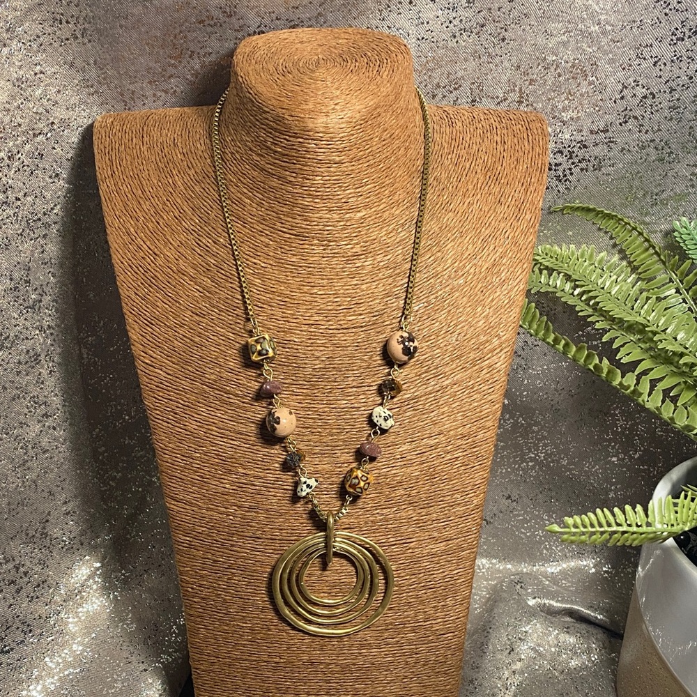 Elegant Gold and Brown Necklace